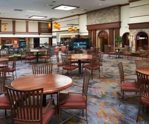 Photo 5 - DoubleTree by Hilton Detroit - Dearborn