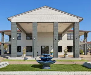 Photo 2 - HomeTowne Studios San Antonio E - Frost Bank Center