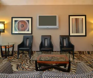 Photo 5 - Comfort Inn & Suites Alexandria West