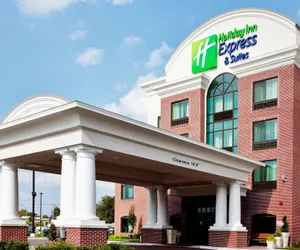 Photo 2 - Holiday Inn Express & Suites Wilmington-Newark