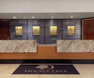 Photo 3 - DoubleTree by Hilton Kansas City - Overland Park