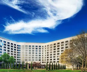 Photo 2 - DoubleTree by Hilton Tulsa - Warren Place