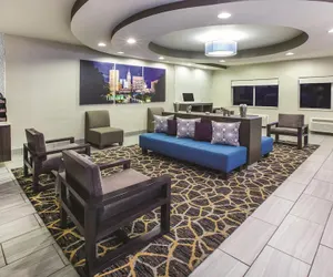 Photo 3 - La Quinta Inn by Wyndham Indianapolis North at Pyramids