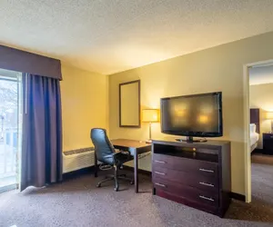 Photo 5 - Holiday Inn Express Hotel & Suites Pittsburgh Airport, an IHG Hotel