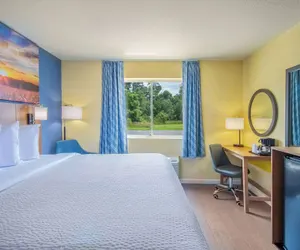 Photo 5 - Days Inn by Wyndham Evansdale Waterloo