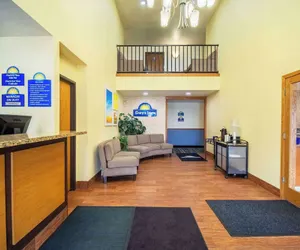 Photo 4 - Days Inn by Wyndham Evansdale Waterloo