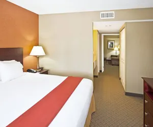 Photo 5 - Holiday Inn Express Clearwater East - Icot Center, an IHG Hotel