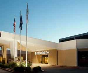 Photo 2 - DoubleTree by Hilton Cincinnati Airport