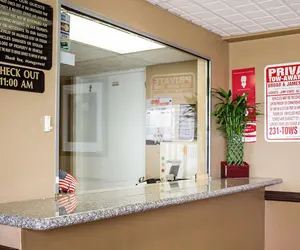 Photo 4 - Econo Lodge Columbus West