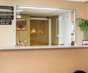 Photo 3 - Econo Lodge Columbus West