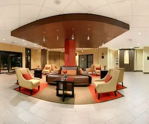 Photo 2 - DoubleTree by Hilton Hartford - Bradley Airport