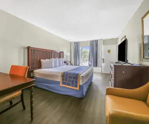 Photo 5 - Econo Lodge Daytona Beach - Speedway