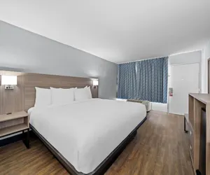 Photo 2 - Econo Lodge Daytona Beach - Speedway