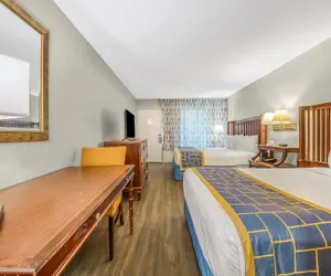 Photo 5 - Econo Lodge Daytona Beach - Speedway