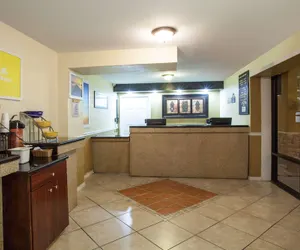 Photo 3 - Econo Lodge Daytona Beach - Speedway