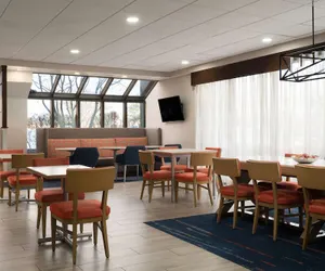 Photo 4 - Hampton Inn Fairfax City