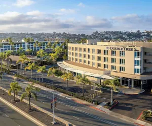 Photo 2 - DoubleTree by Hilton San Diego Bayside
