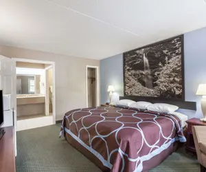 Photo 5 - Super 8 by Wyndham Kingston