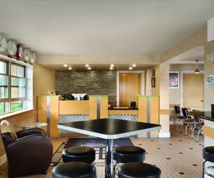 Photo 2 - Kings House Motor Hotel