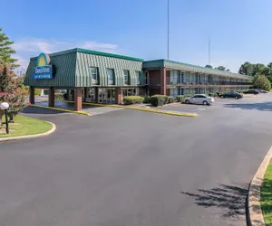 Photo 2 - Days Inn by Wyndham Seneca / Clemson Area