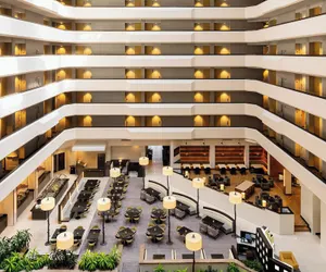 Photo 2 - Sheraton West Des Moines Hotel