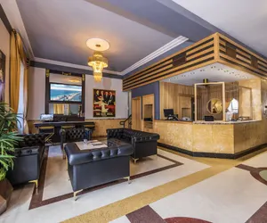 Photo 2 - The Kent Hotel