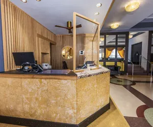 Photo 5 - The Kent Hotel