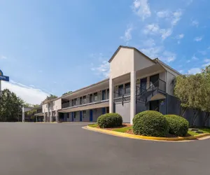 Photo 2 - Days Inn by Wyndham College Park Airport Best Road