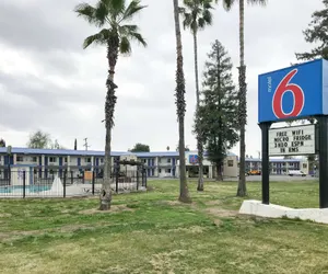 Photo 2 - Motel 6 Visalia, CA