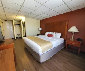 Photo 5 - Ramada by Wyndham Downtown Spokane