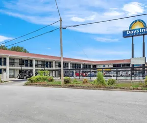 Photo 2 - Days Inn by Wyndham Jacksonville NC