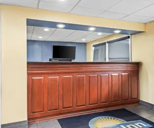 Photo 3 - Days Inn by Wyndham Jacksonville NC