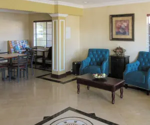 Photo 4 - Econo Lodge