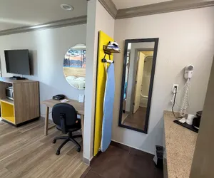 Photo 3 - Days Inn by Wyndham San Francisco S/Oyster Point Airport