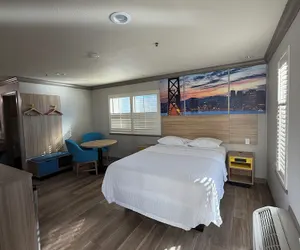 Photo 4 - Days Inn by Wyndham San Francisco S/Oyster Point Airport