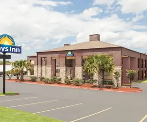 Photo 2 - Days Inn by Wyndham College Station University Drive