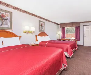 Photo 3 - Regency Inn & Suites-Hamilton Place