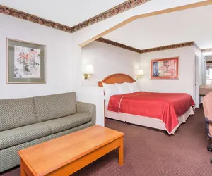 Photo 2 - Regency Inn & Suites-Hamilton Place