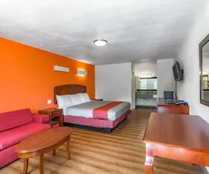 Photo 5 - Giddings Executive Inn