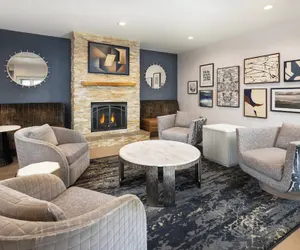 Photo 3 - Country Inn & Suites by Radisson Asheville Downtown Tunnel Road