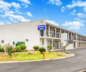 Photo 2 - Relax Inn by OYO Columbus OH I 70