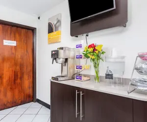 Photo 4 - Relax Inn by OYO Columbus OH I 70