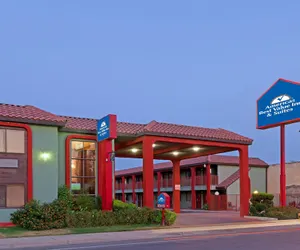 Photo 2 - Americas Best Value Inn & Suites Bakersfield Central