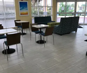 Photo 2 - Days Inn by Wyndham Panama City