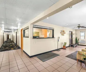 Photo 5 - Americas Best Value Inn Decatur, IL