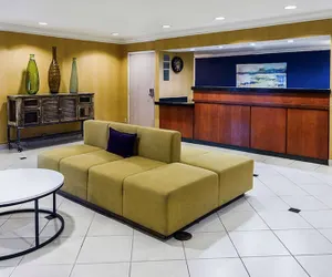 Photo 5 - SureStay Hotel by Best Western Ontario Airport