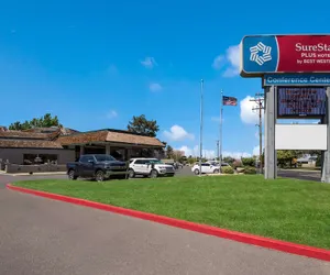 Photo 2 - SureStay Plus Hotel by Best Western Reno Airport