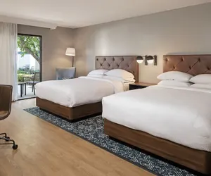 Photo 2 - Four Points by Sheraton Bakersfield