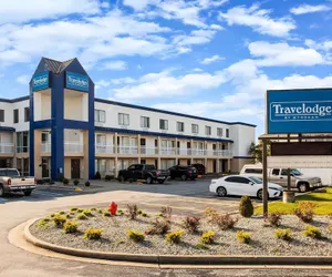 Photo 2 - Travelodge by Wyndham Fort Wayne North