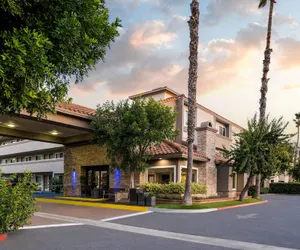 Photo 2 - Holiday Inn Express Simi Valley, an IHG Hotel